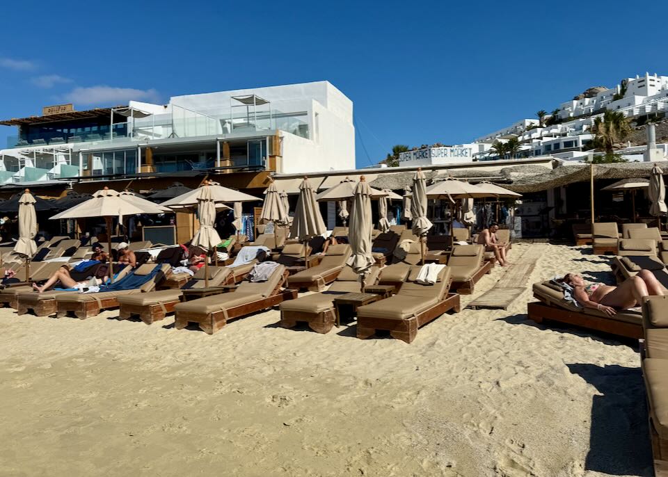 Good inexpensive hotel on Platis Gialos beach.