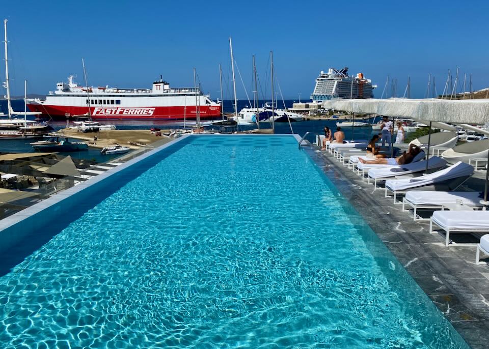 Hotel with pool near Mykonos New Port.