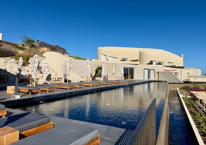 Heated pool in Imerovigli.