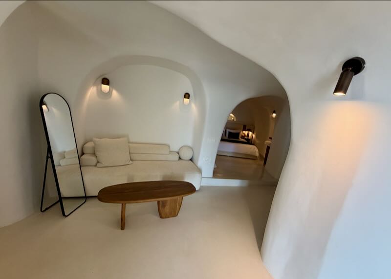 Cave hotel in Oia, Santorini.