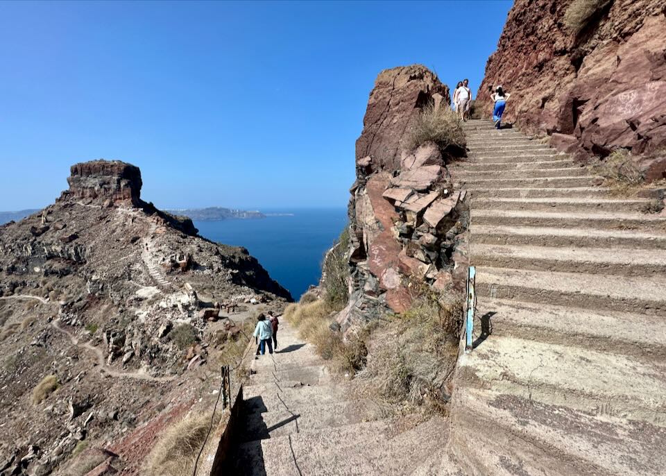 Hike to Skaros Rock.