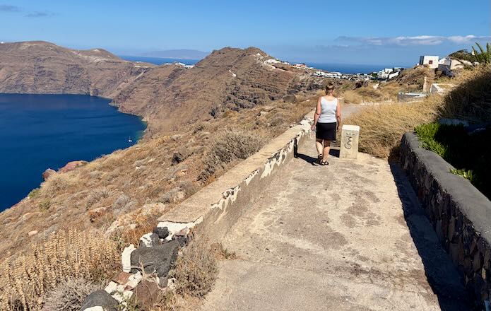 Caldera trail north of Imerovigli.